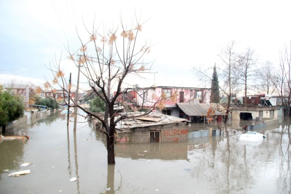 Antalya’da bir mahalle sular altında kaldı