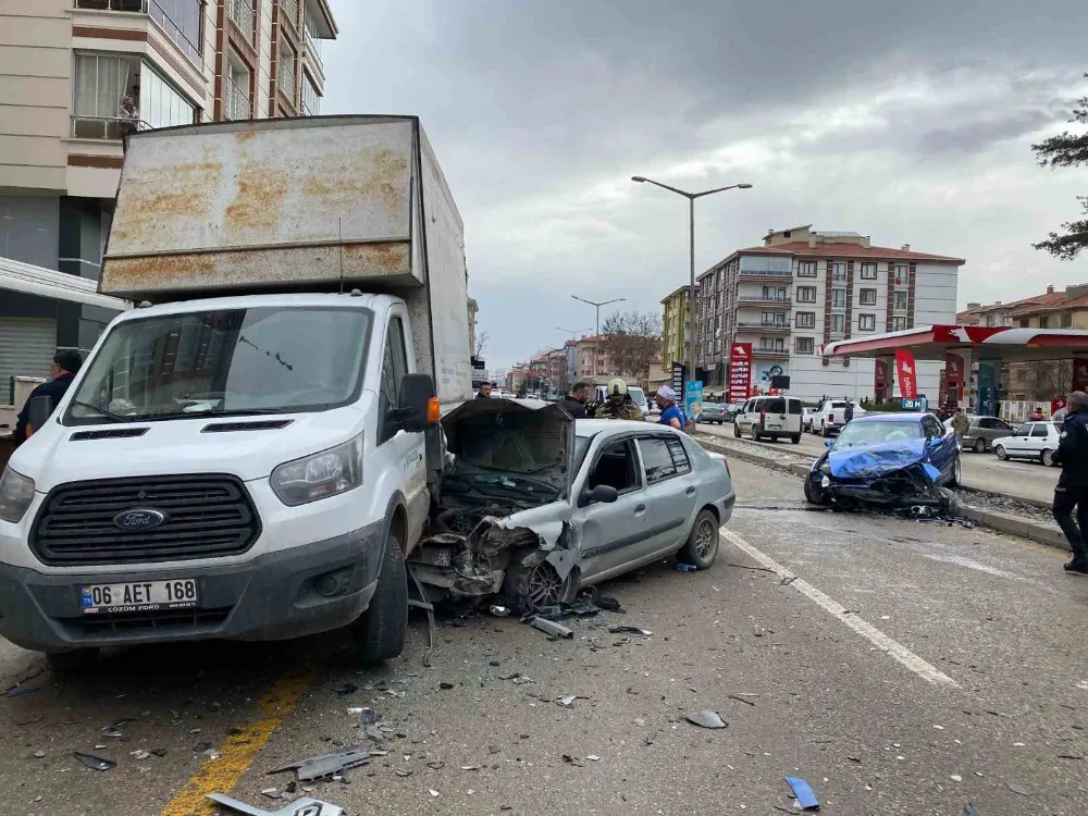 Ankara’da zincirleme trafik kazası: 5 yaralı