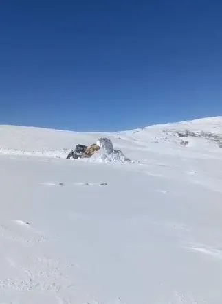 3 metreyi bulan karda yol açma çalışması