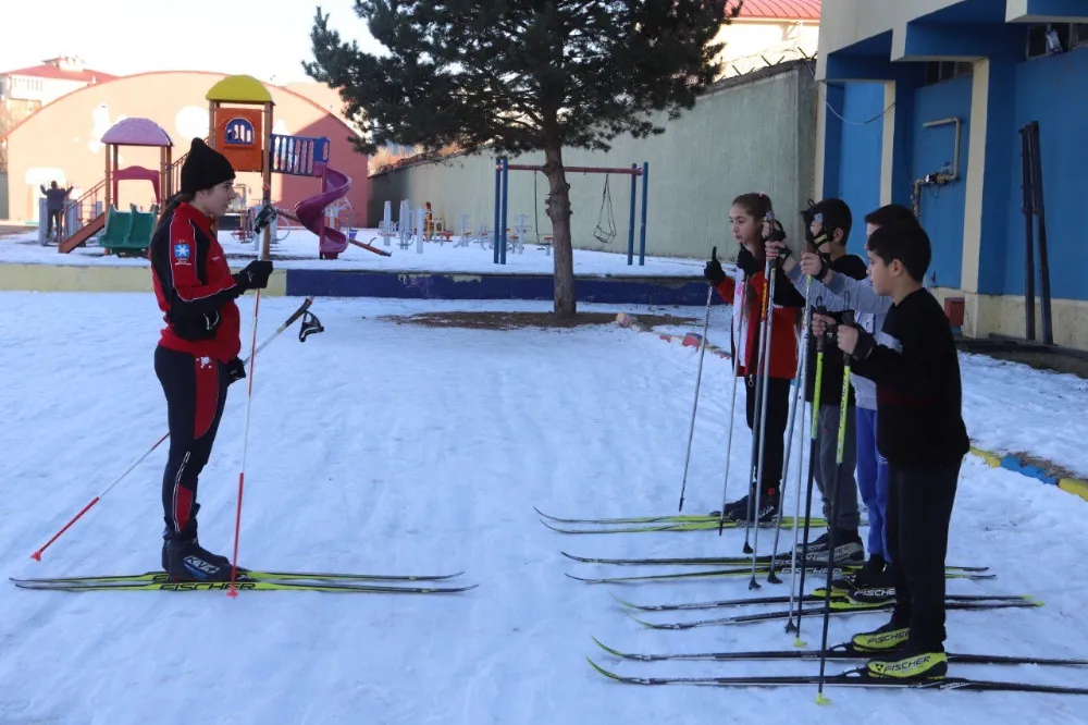 Milli kayakçı, kız çocuklarına umut oluyor