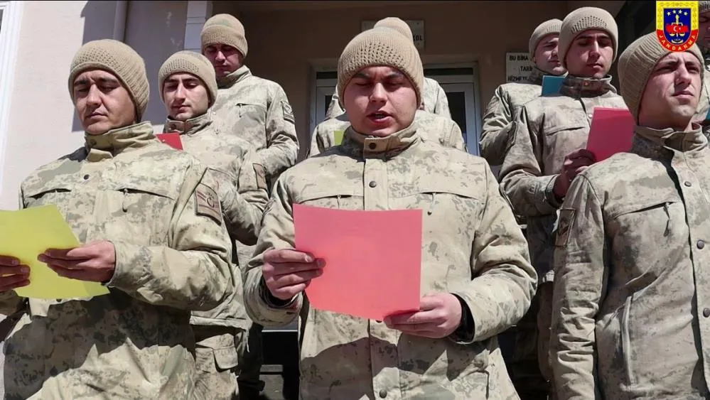 Sınırdaki askerler çocukların mektubuyla duygulandı