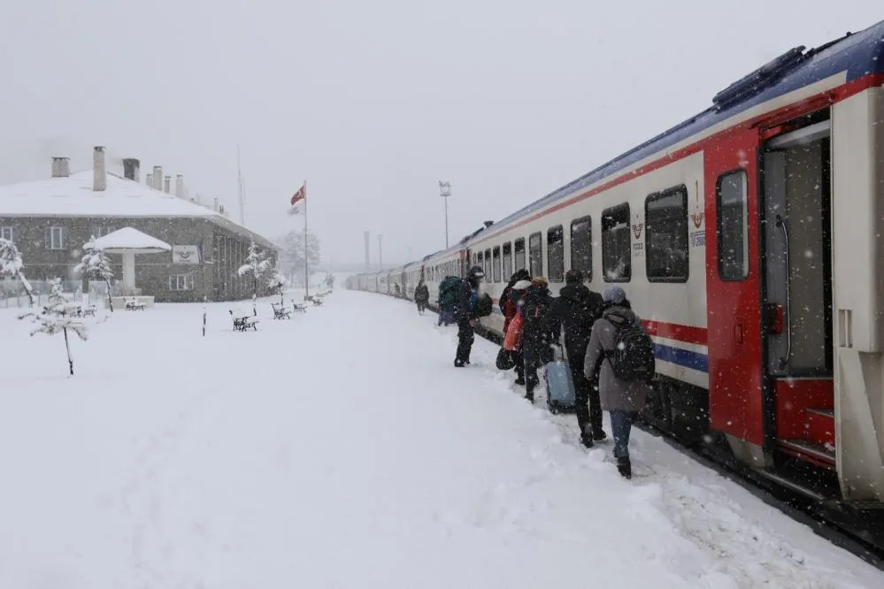 Ankara-Tatvan turistik treni seferlere başlıyor