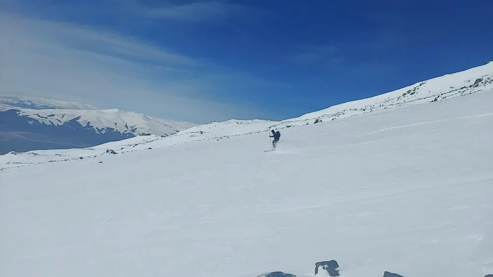 Alman dağcılar 4200 metrede kayak yaptılar