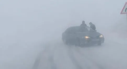 kar ve tipiden kapanan yollar ulaşıma açıldı