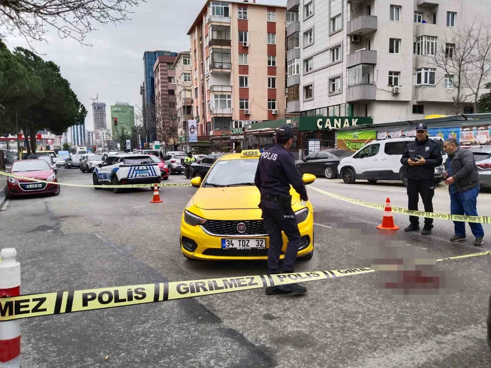 Kadıköy’de taksiciyi gasp edip bıçakladılar