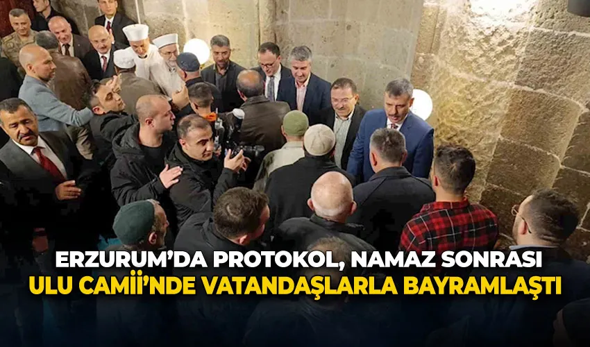 Erzurum’da protokol, namaz sonrası Ulu Camii’nde vatandaşlarla bayramlaştı