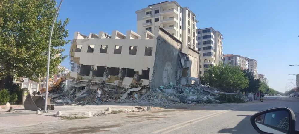 Malatya’da depremin izleri siliniyor