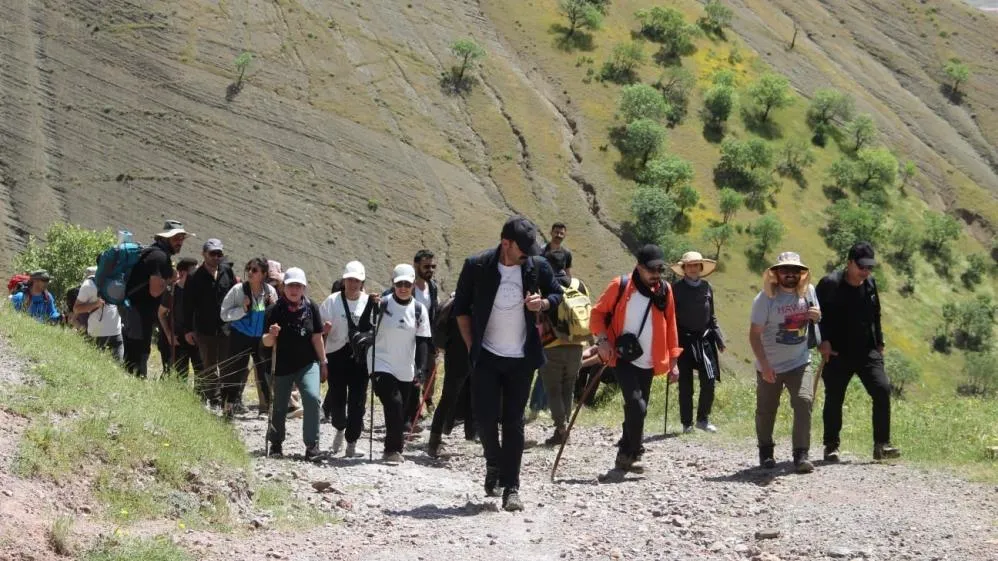 dağcılar Irak sınırında doğa yürüyüşü yaptı