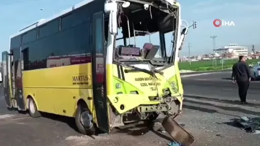 Mardin’de tır ile halk otobüsü çarpıştı