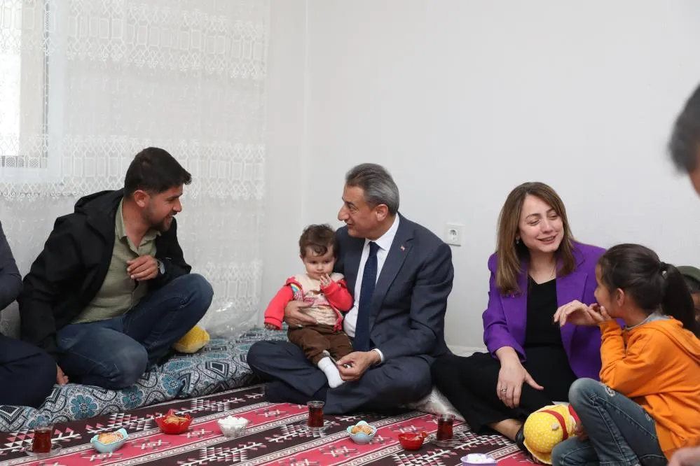 Bitlis Valisi şehit ailelerini ziyaret etti