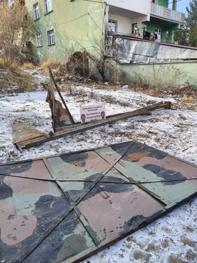 Sarıkamış’ta askeriyeden hurda malzeme çalan 2 kişi tutuklandı