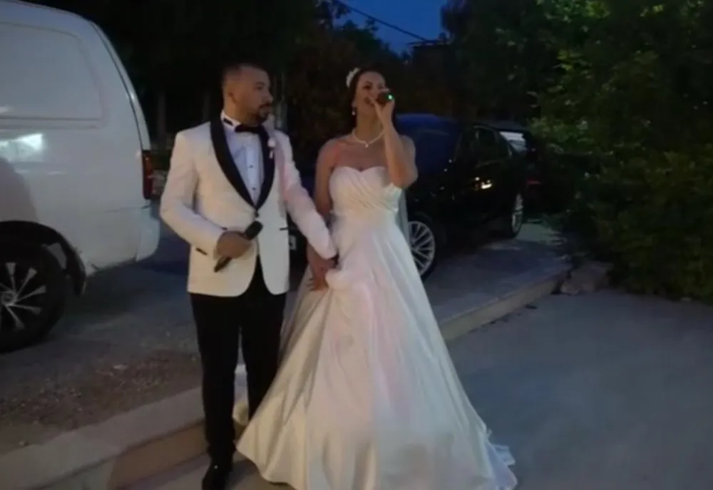 Düğünlerinde söyledikleri şarkı başlarına bela oldu