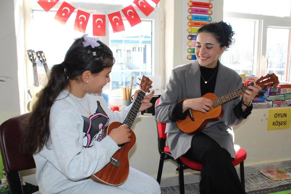 Köy okuluna yürek ısıtan dokunuş