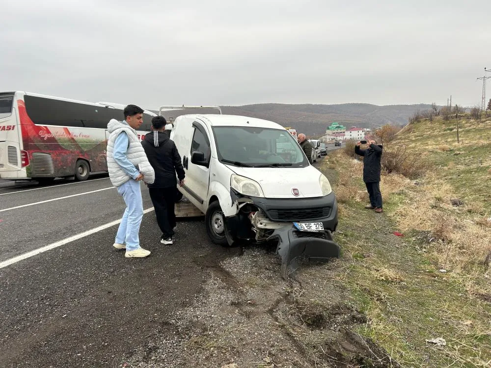 Bingöl trafik kazası; 2 yaralı