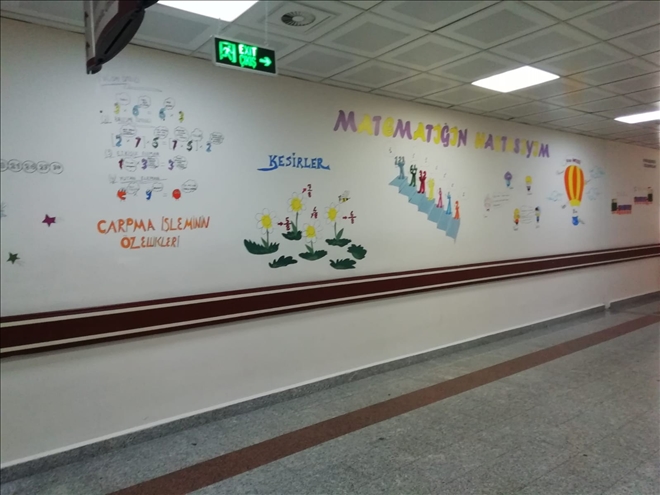 Pediatri polikliniğinin duvarları matematiksel objelerle renklendirildi