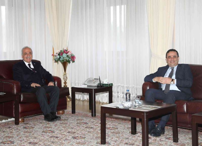 Başkan Mustafa Çetin, Rektör Çomaklı’ya tebrik ziyaretinde bulundu
