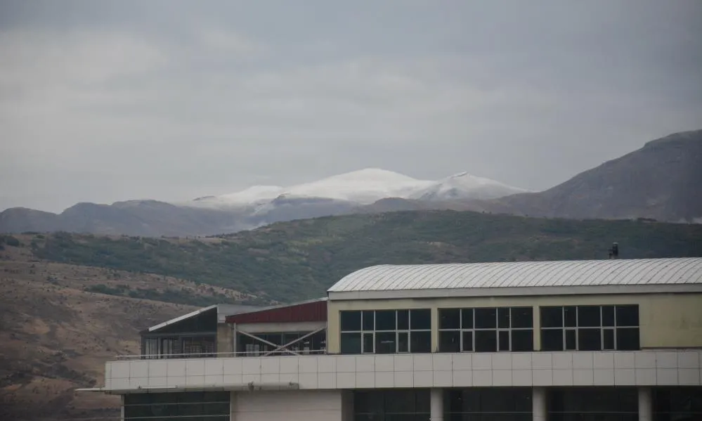 Bitlis’te mevsimin ilk karı düştü