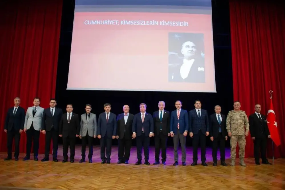 “Deprem Neden Yıkıyor?” konferansı yapıldı