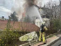 Sancaktepe’de yangın: Ekipler sevk edildi