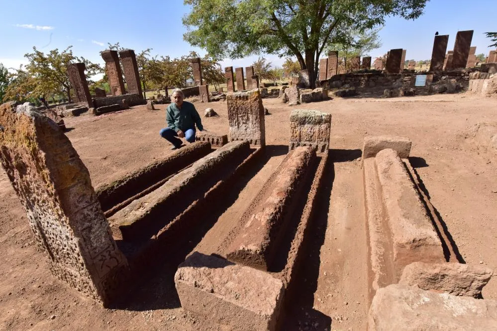 6 sanduka gün yüzüne çıkarıldı