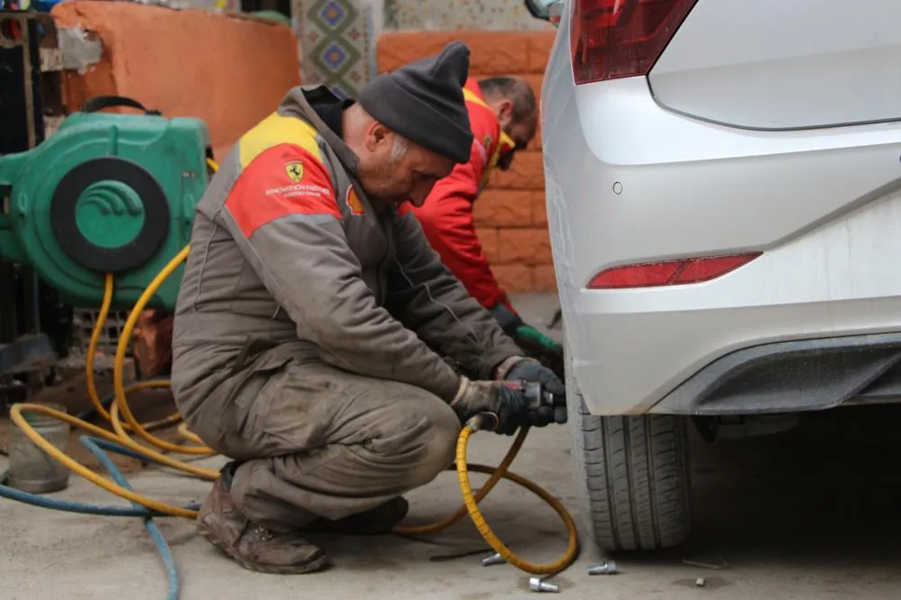 Oto lastikçilerde hareketlilik başladı