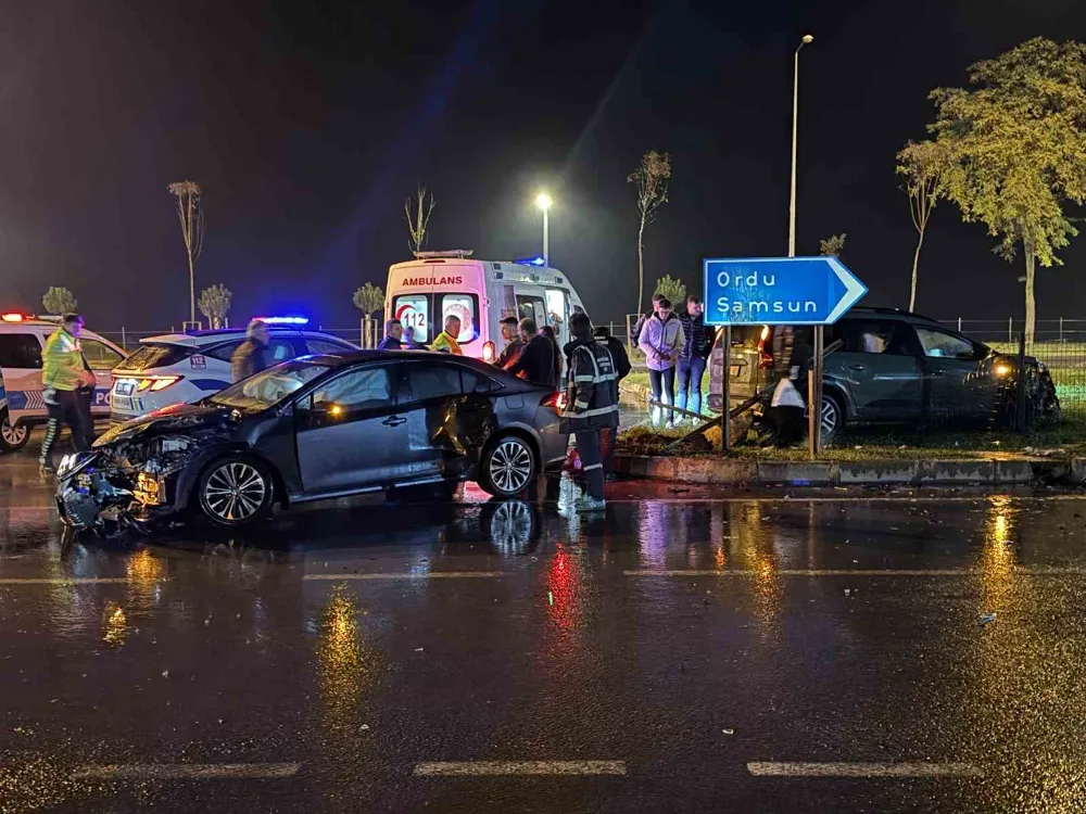 Ordu’da iki otomobil çarpıştı