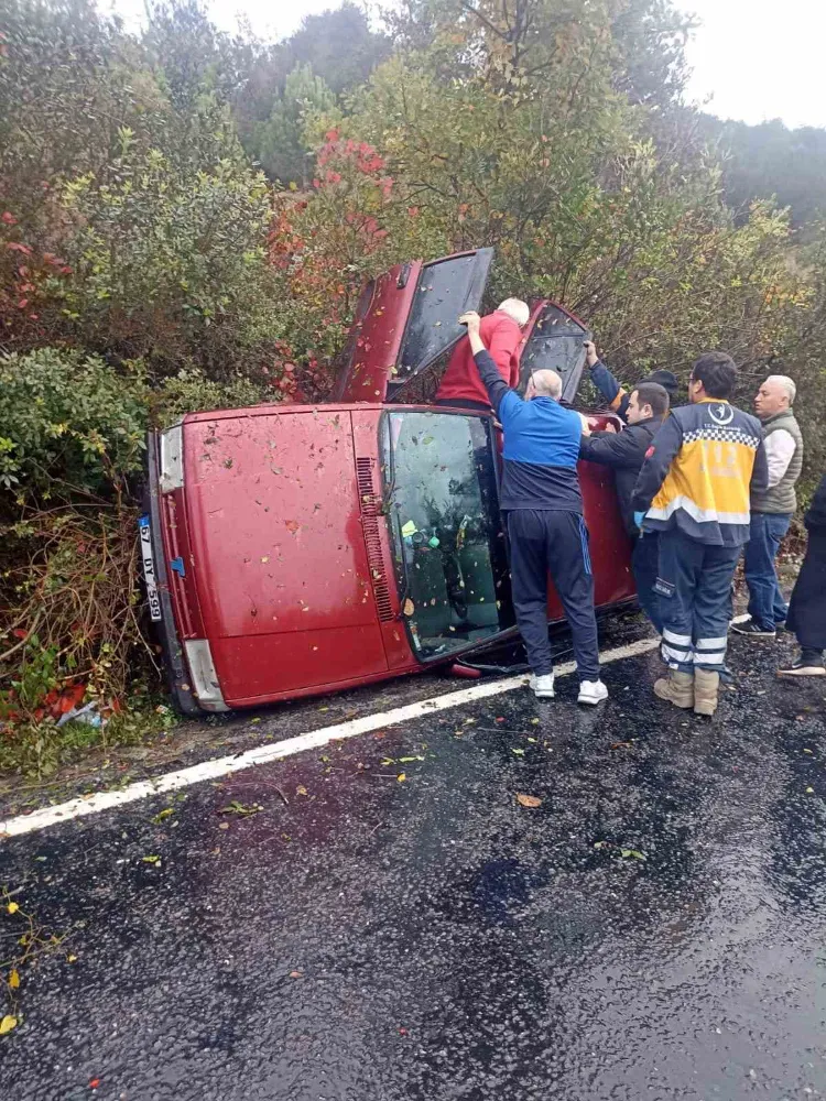 Alaplı’da otomobil kaza yaptı