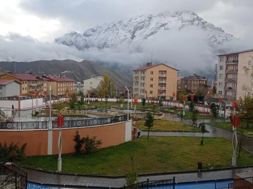 Hakkari dağları beyaza büründü