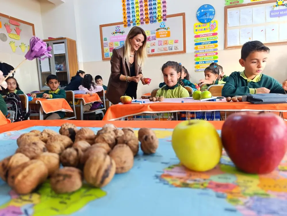 Öğrencilere matematiği sevdiren öğretmen