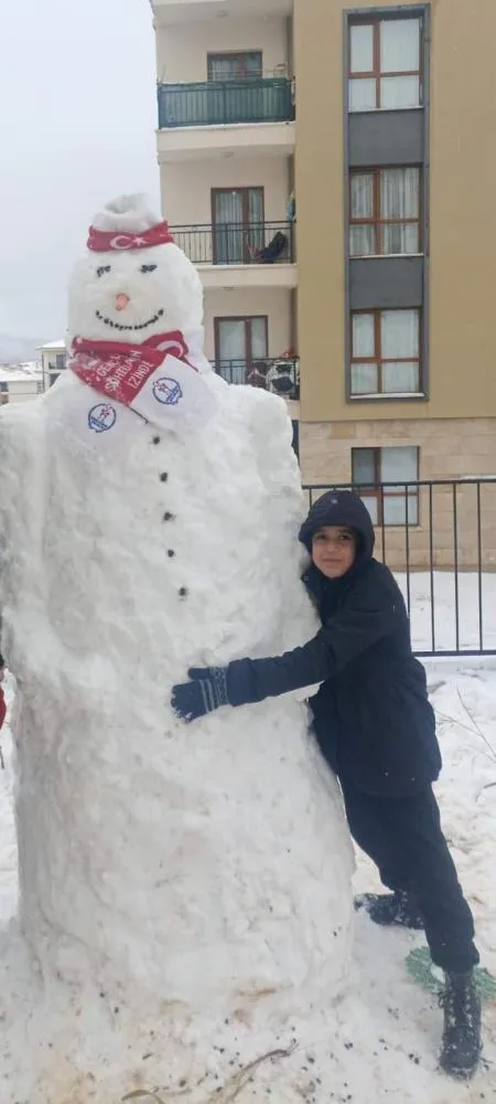 Elazığ’da kardan adamlar yerlerini aldı