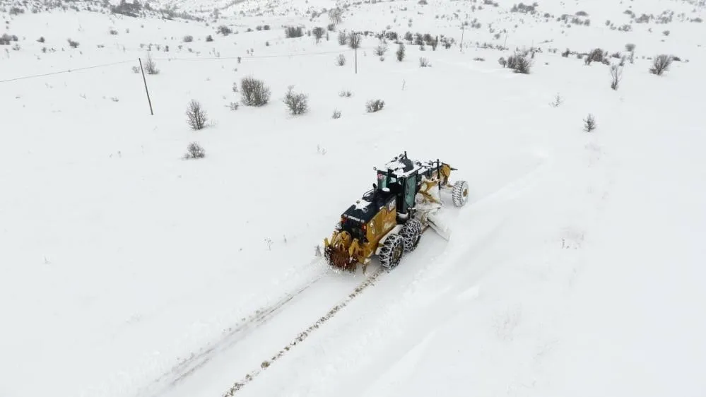 Kardan 37 köy yolu ulaşıma kapandı