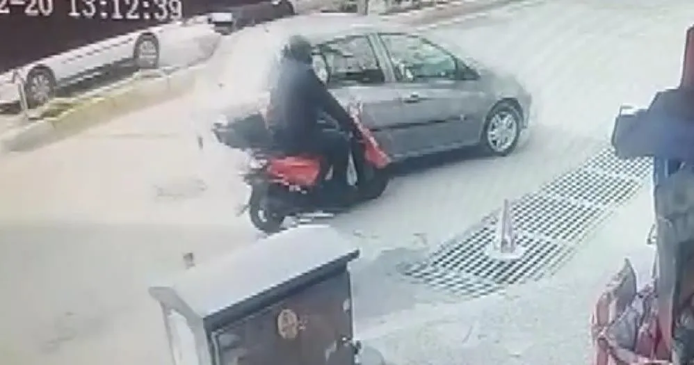 Motosiklete çarpıp kaçtı