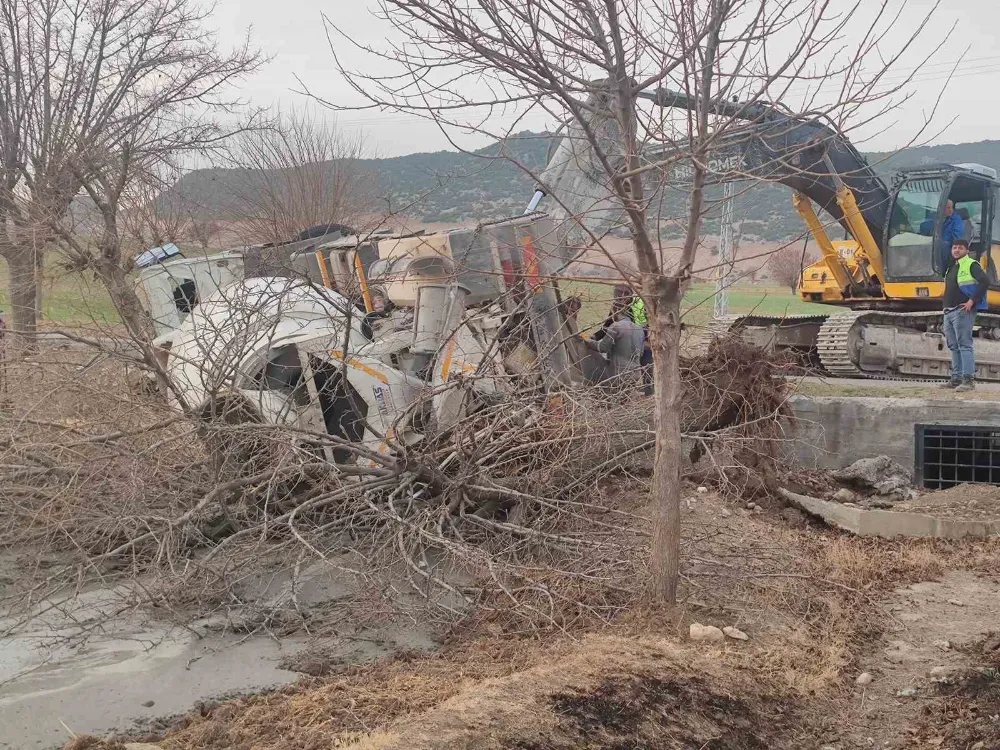 Adıyaman’da beton mikseri devrildi