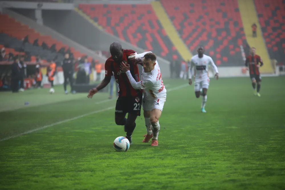 Trendyol Süper Lig: Gaziantep FK: 1 - Antalyaspor: 0 (İlk yarı)