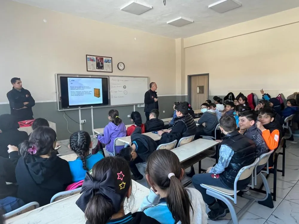 Kars’ta öğrencilere AFAD farkındalık eğitimi