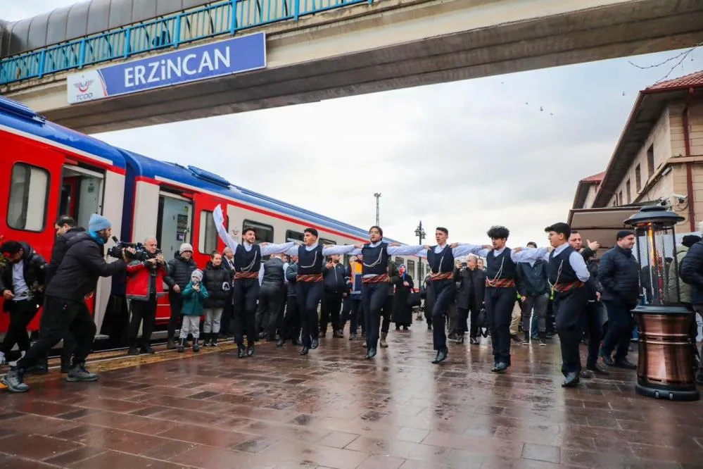 Doğu Ekspresi’ne Erzincan’da sıcak karşılama