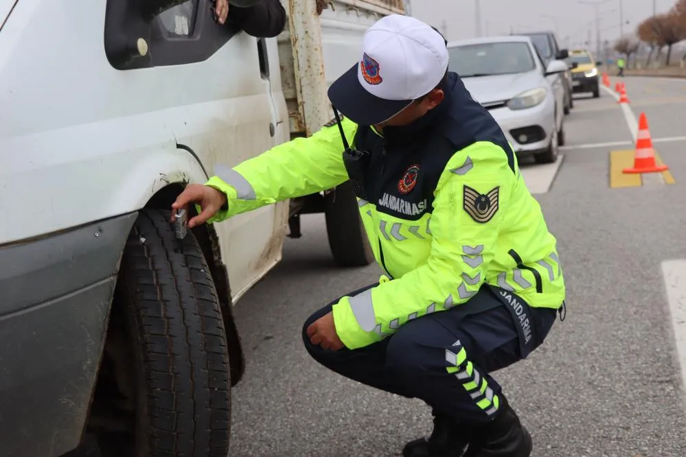 Muş’ta kış lastiği denetimleri sıkılaştırıldı