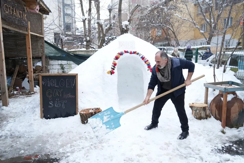 İglo kahvehaneye büyük ilgi