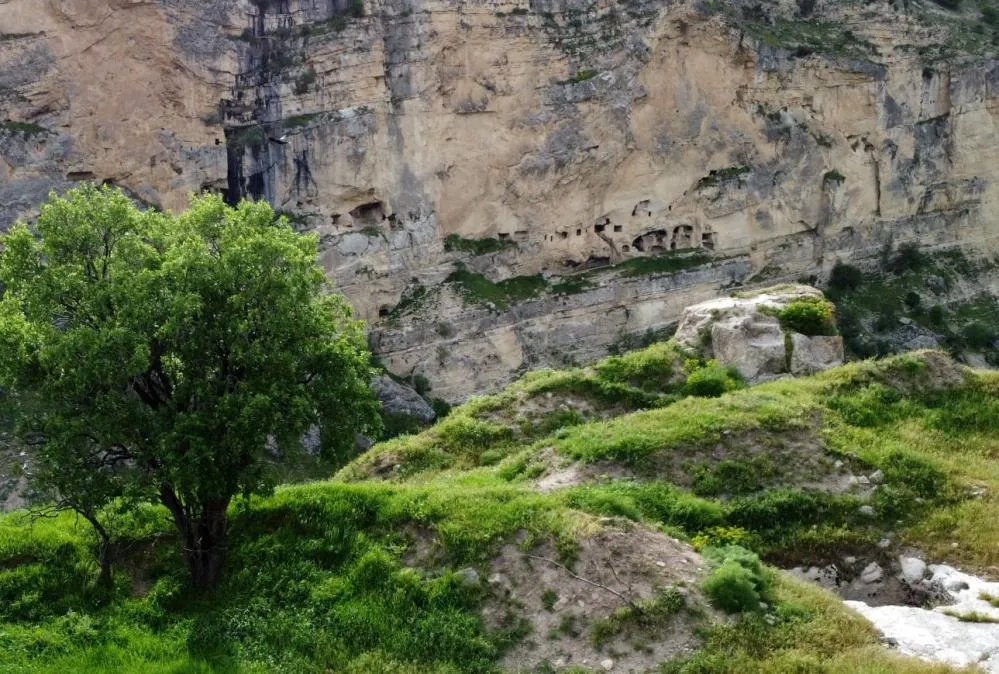 Urartu mağaralarını halk hafızası yaşatıyor