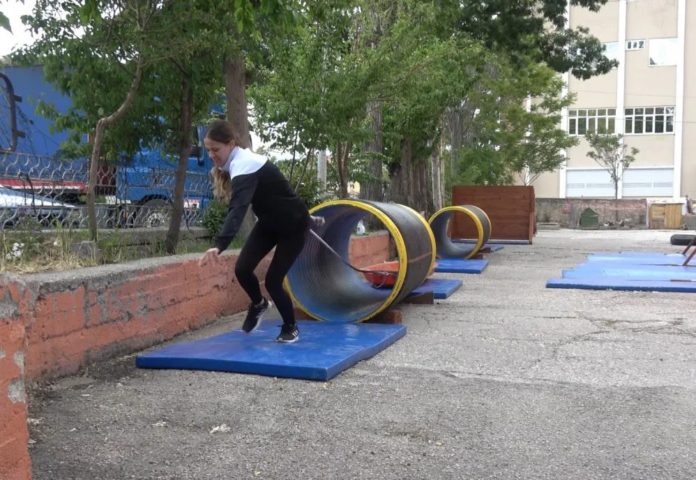 Adaylarının düşe kalka komando eğitimi