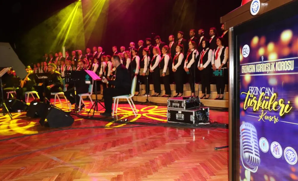 “Kardeşlik Korosu” ilk konserini verdi