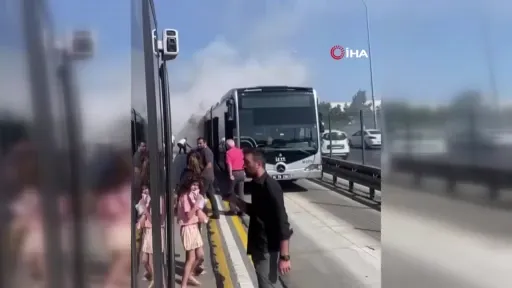 Metrobüste yangın paniği