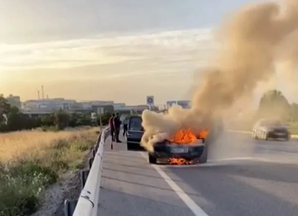 Konya’da otomobil alev alev yandı