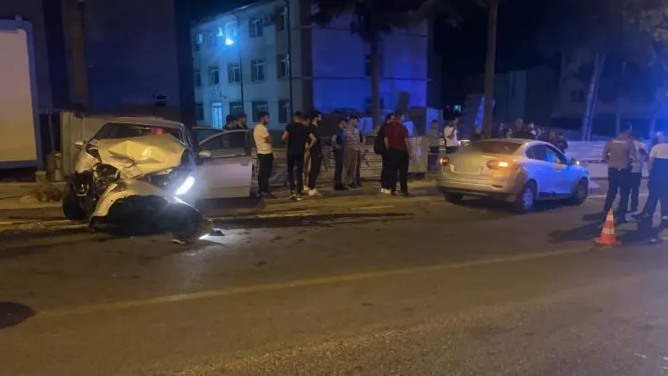 Nevşehir’de iki otomobil çarpıştı