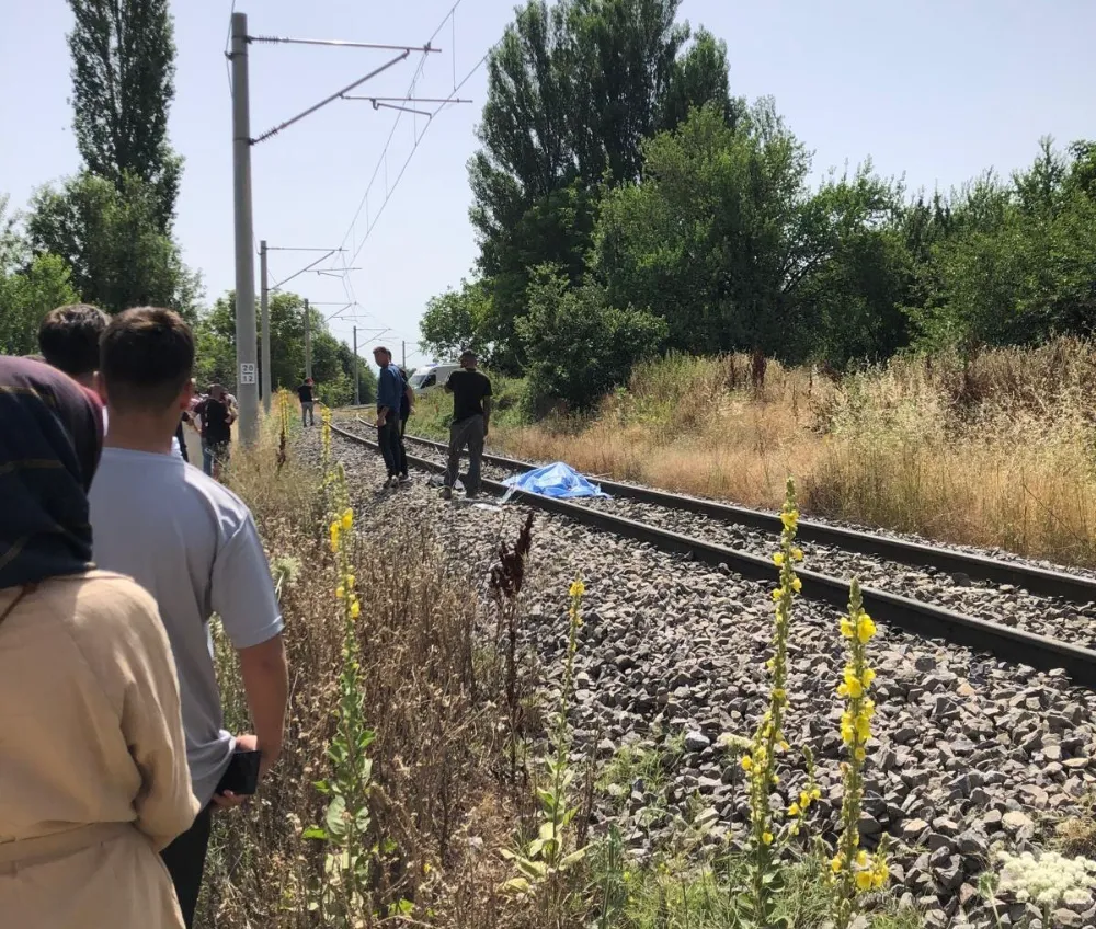 Kütahya’da yolcu treni çapa motoruna çarptı