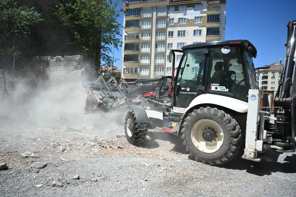 Metruk yapıların yıkımı gerçekleştirildi