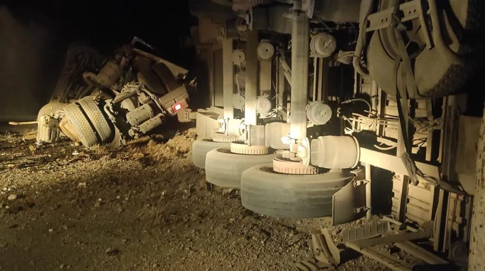 Koyun yüklü tır devrildi koyunlar telef oldu