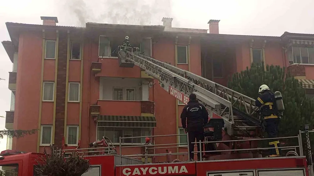 Zonguldak’ta 4 katlı binada yangın