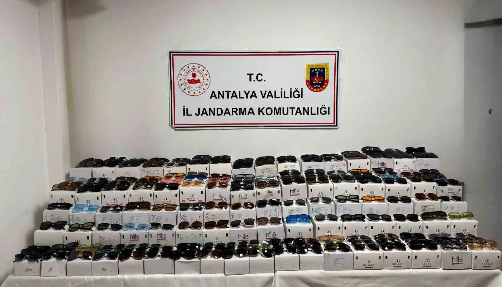 Antalya’da kaçak güneş gözlüğü operasyonu