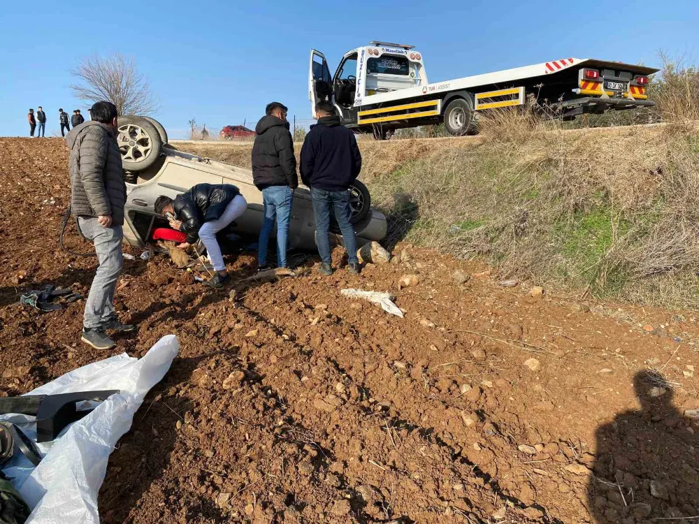 Kontrolden çıkan otomobil takla attı